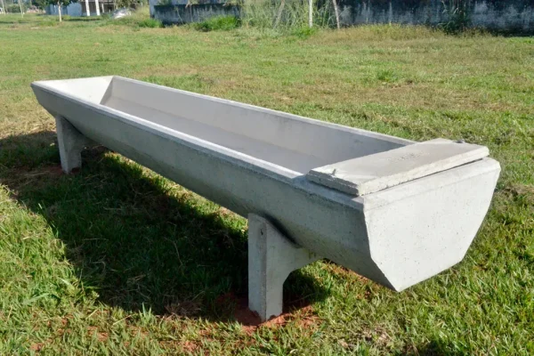bebedouro-de-concreto-para-gado-4